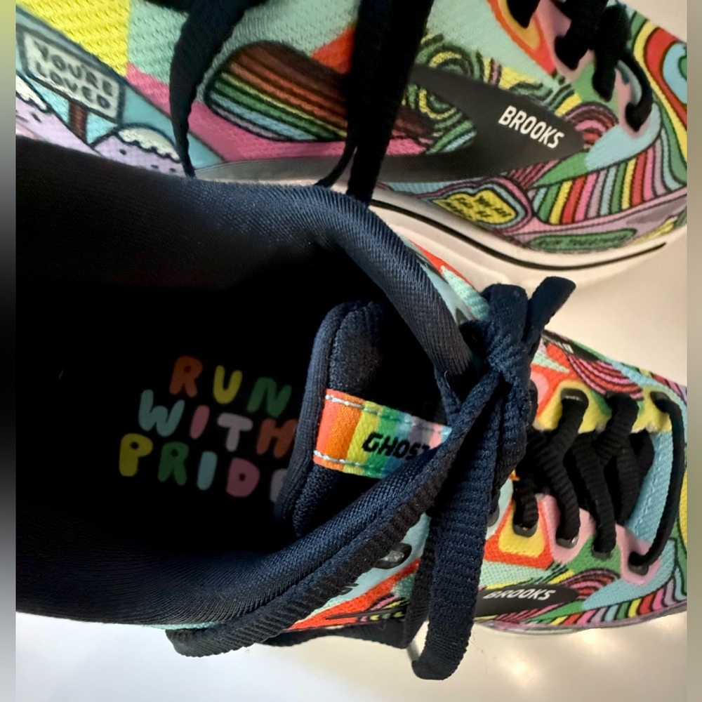 Brooks colorful sneakers X Wednesday Holmes, 7 - Picture 6 of 7